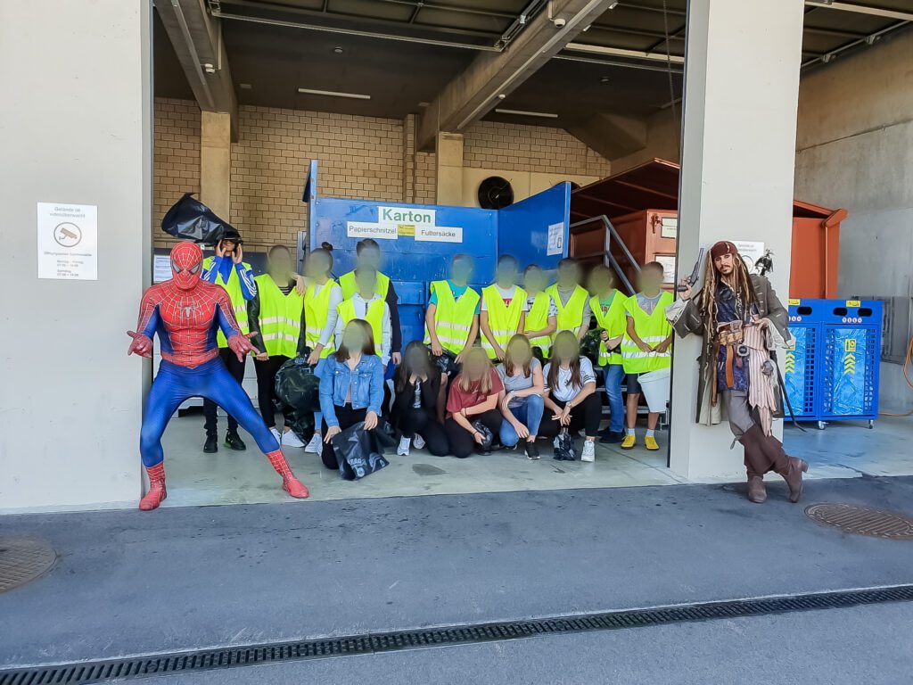 Superhelden & Schüler für eine saubere Umwelt